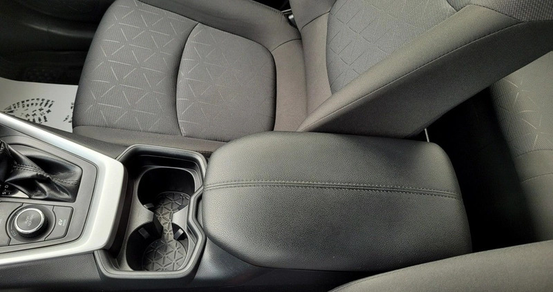 Toyota RAV4 cena 116900 przebieg: 153998, rok produkcji 2019 z Chęciny małe 781